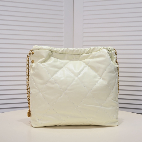 シャネルバッグ側面デザイン